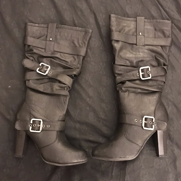 Rouge! Shoes - Black.Strap Belt Boots